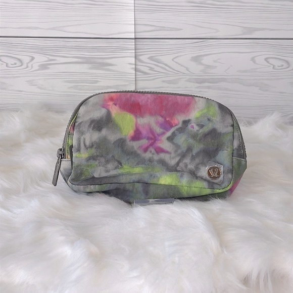 Lululemon Everywhere Belt Bag 1L (Hyper Dye Multi/Rover) - Picture 9 of 11